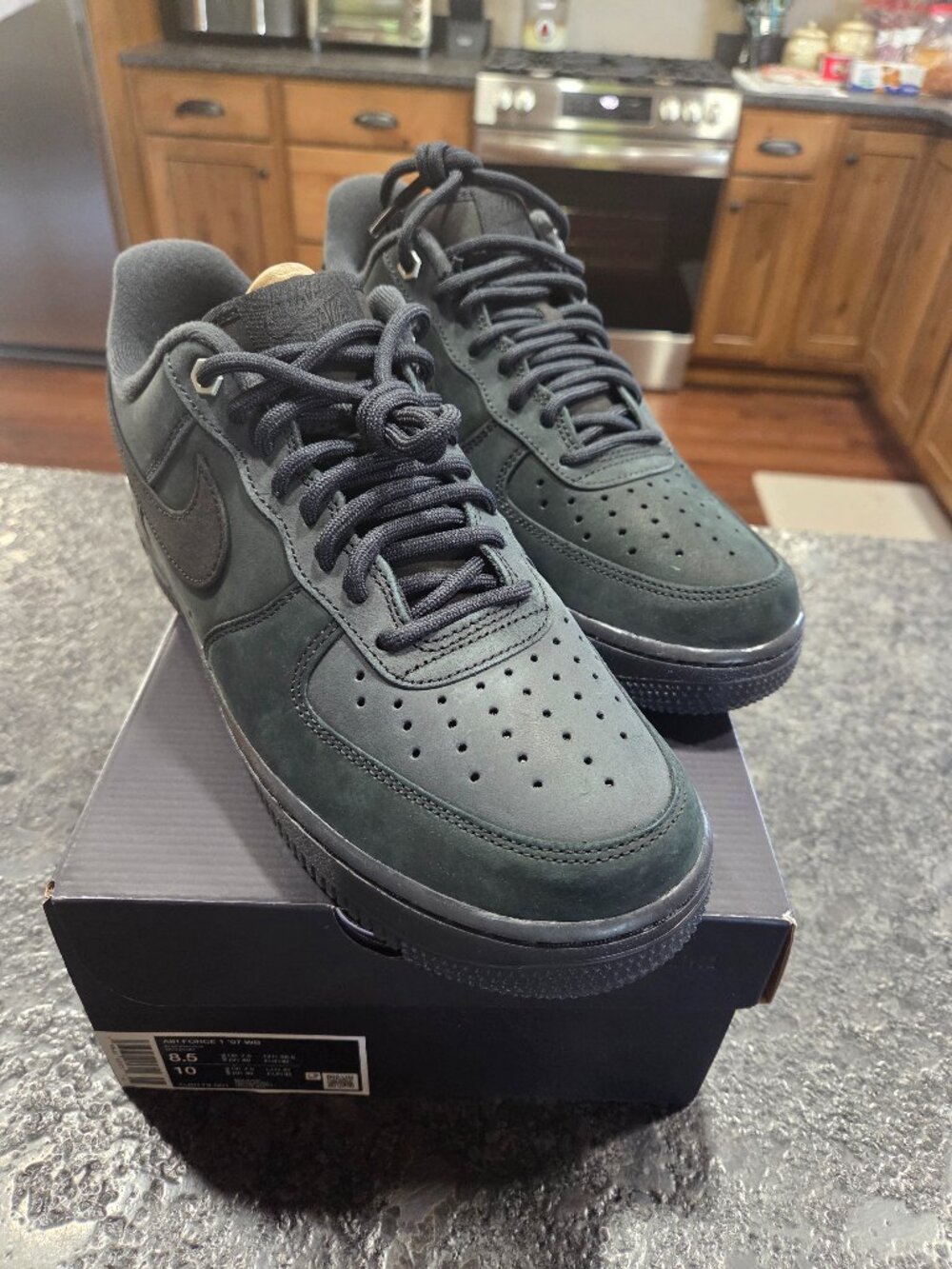 NIKE Men's Air Force 1 '07 WB